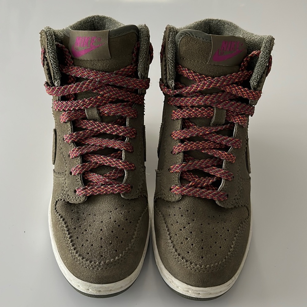 NIKE DUNK SKY HI HIDDEN WEDGE OLIVE/ SAIL ORANGE LACES 528899-200 US 6